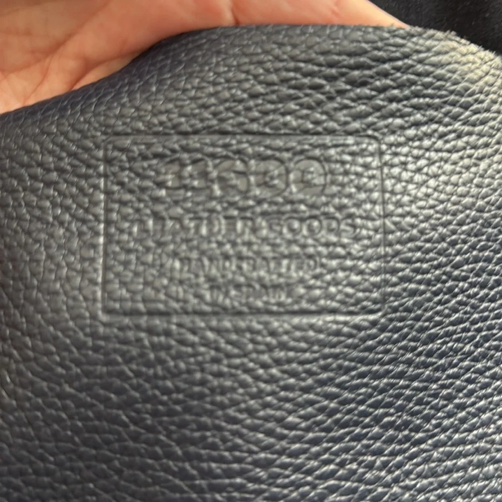 Calma Pebbled Leather Unlined Elegant NavyTote w/Brown Leather Straps - Picture 7 of 7